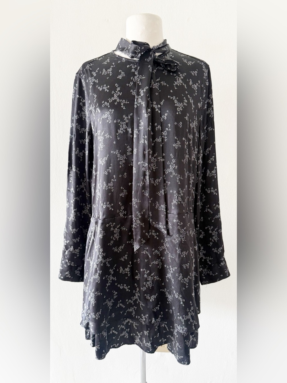 Equipment Natalia Silk Black White Floral Long Sleeve Neck Tie Mini Dress Large